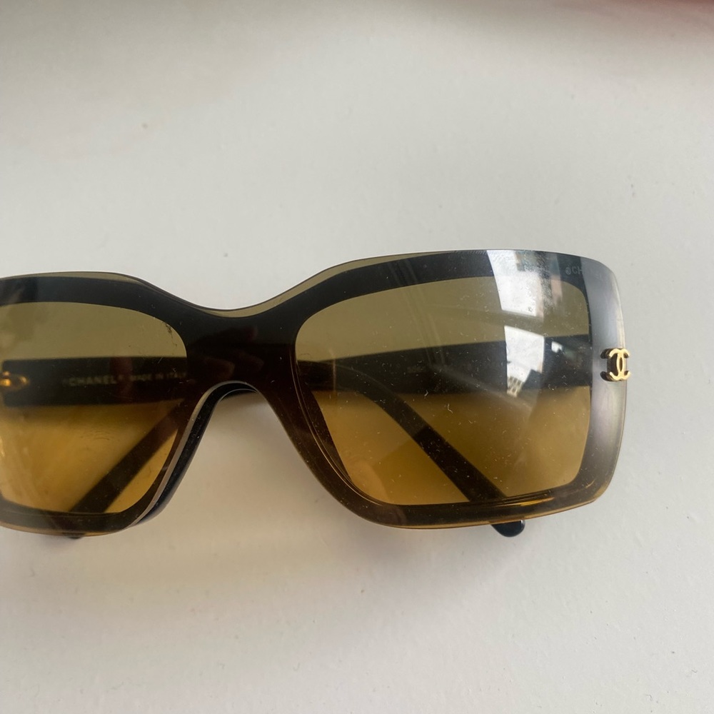 Chanel vintage sunglasses in gradient lens - Picture 9 of 12